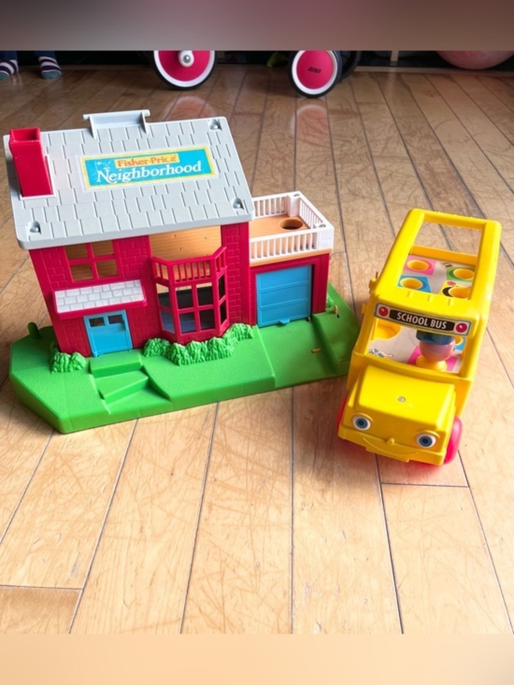 Fisher Price Vintage 1989 Little People House & 1984 School Bus